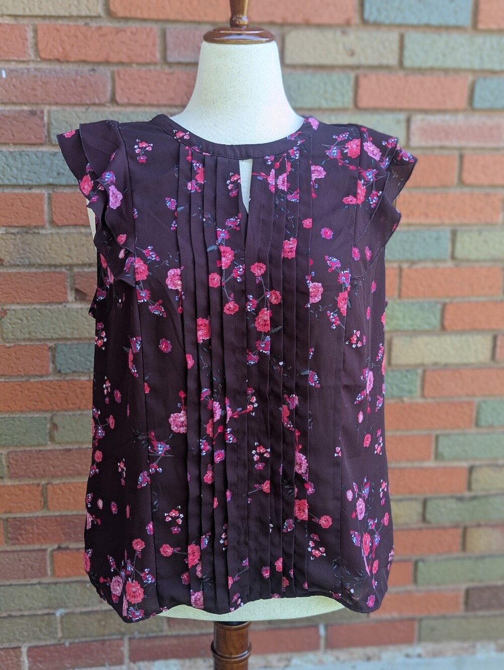 Elle Plum Floral Pintuck Ruffle Sleeve Top